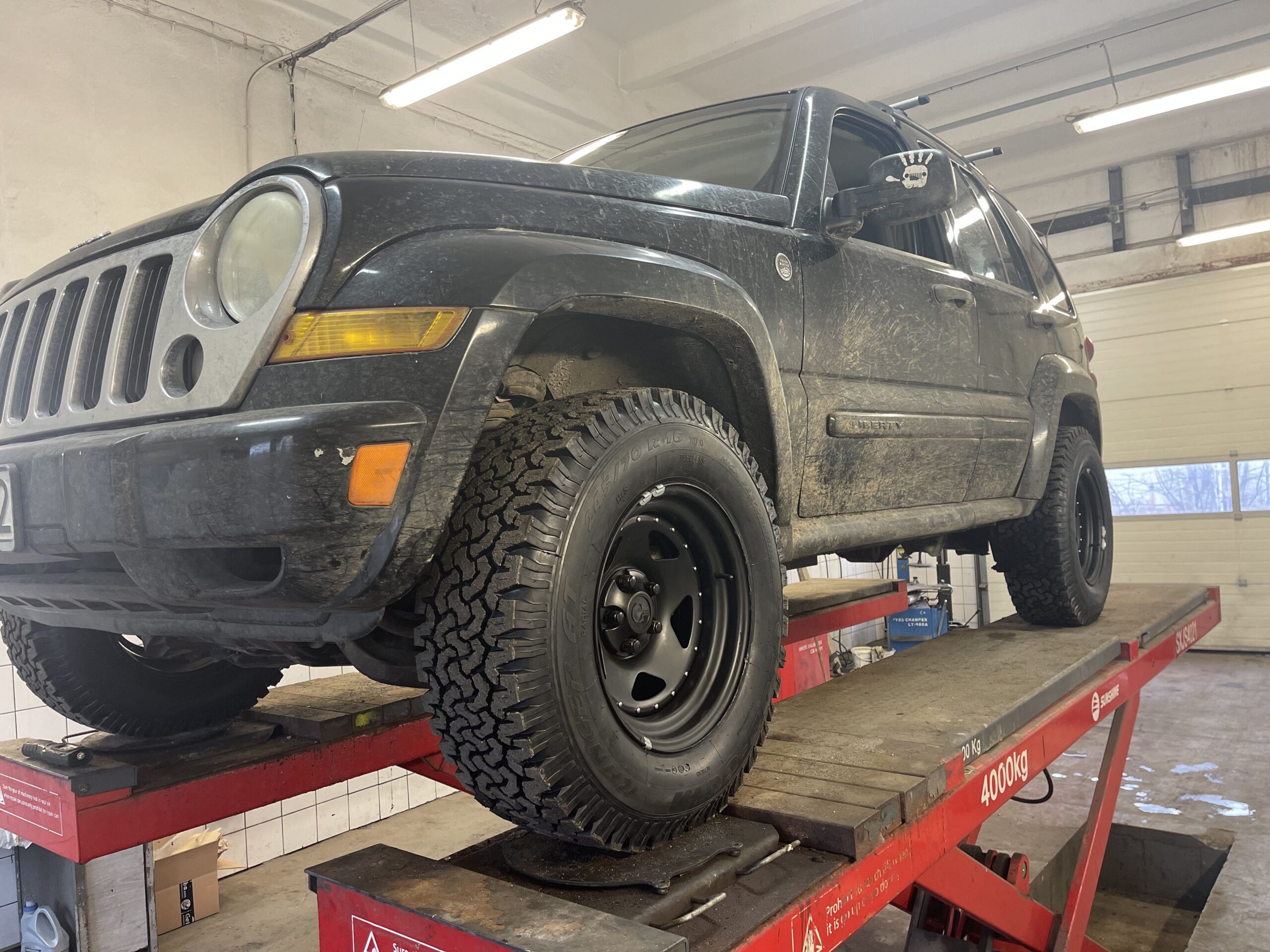 FELGI STALOWE CZARNY MAT 16X8 5X114,3 ET-10 JEEP CHEROKE - Image 3