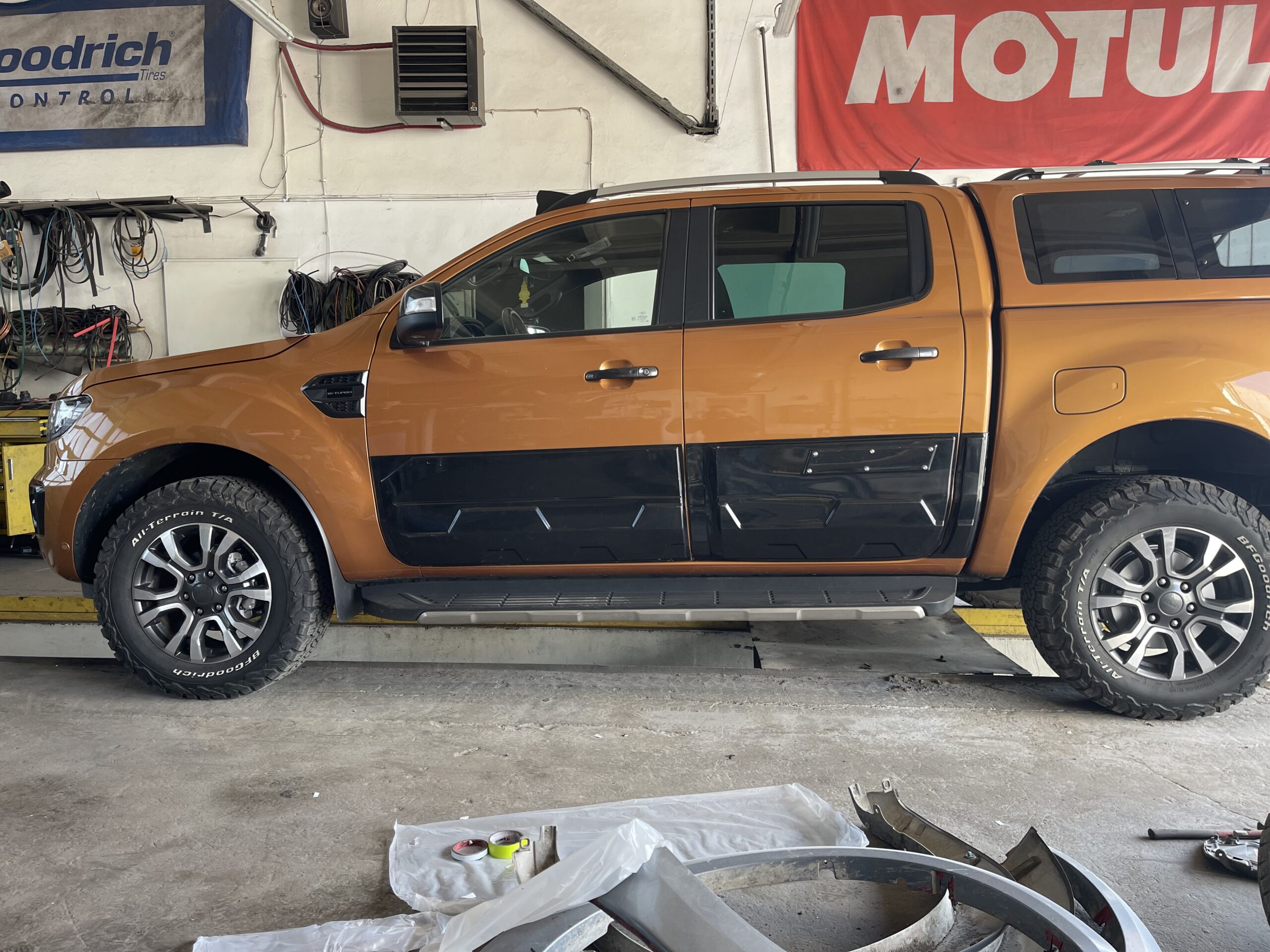 Nakładki na drzwi tuningowe Ford Ranger 2011 - 2022 - Image 2