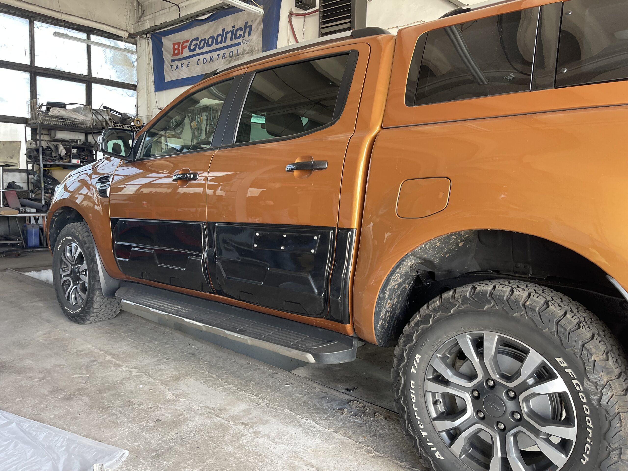 Nakładki na drzwi tuningowe Ford Ranger 2011 - 2022 - Image 4