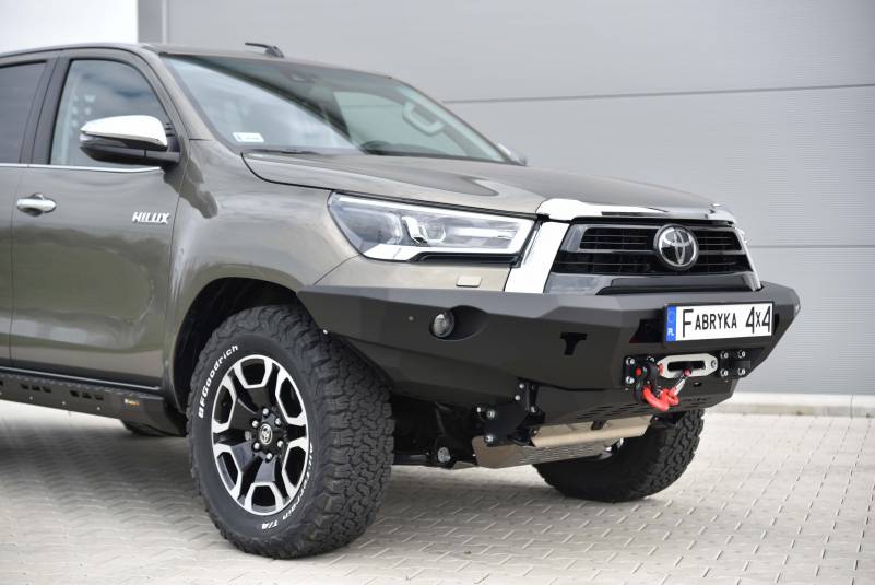 ZDERZAK PRZEDNI BEZ BULLBARA DO TOYOTY HILUX REVO 2020+