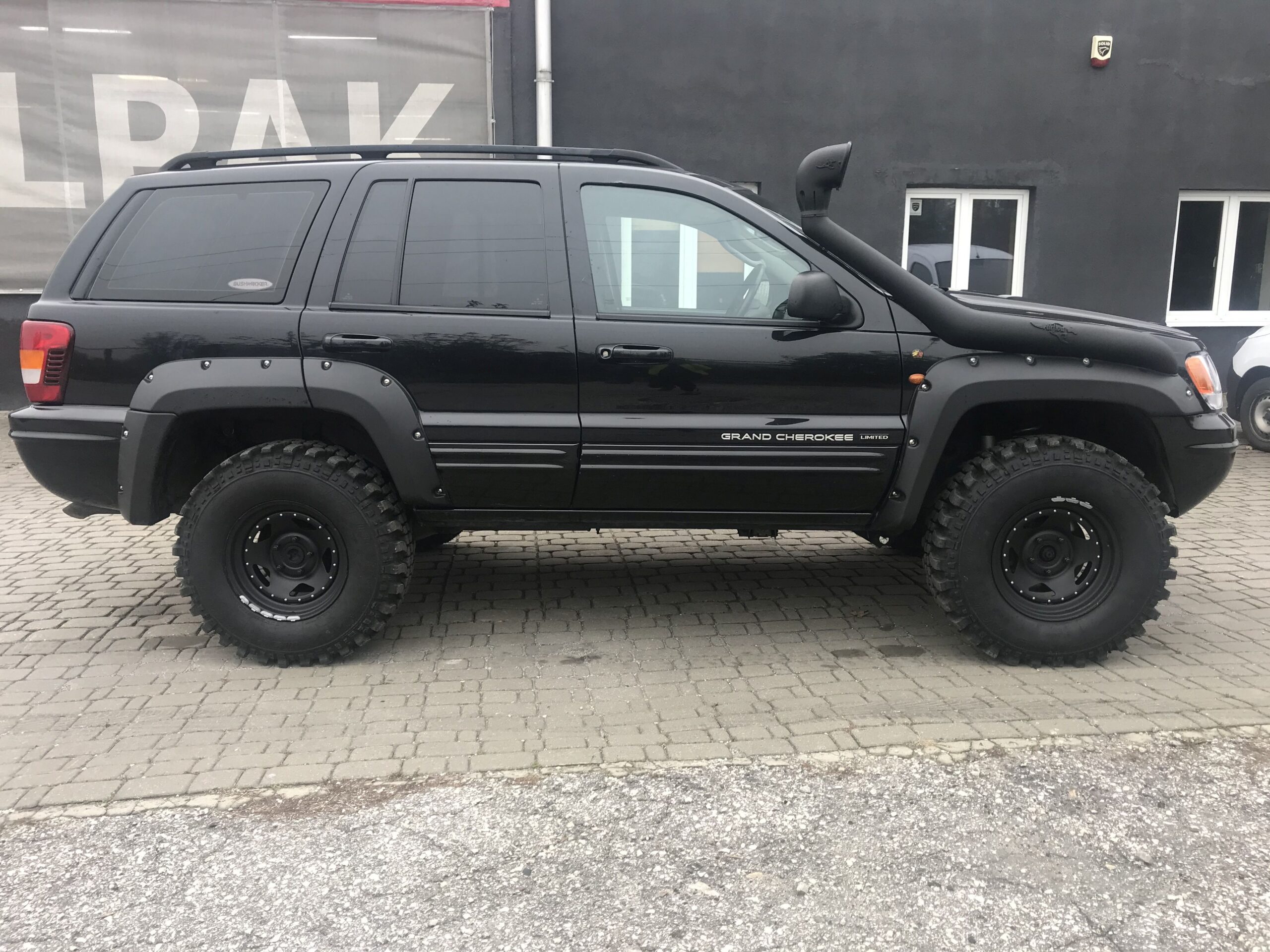 FELGI STALOWE CZARNY MAT 16X8 5X127 ET20 JEEP WJ - obrazek 7