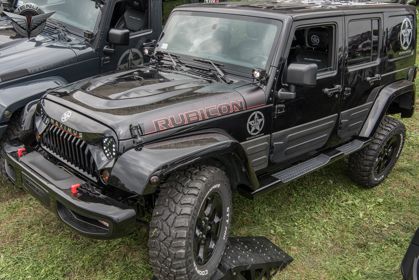 ZAPIECIA MASKI PLASTIK JEEP WRANGLER JK