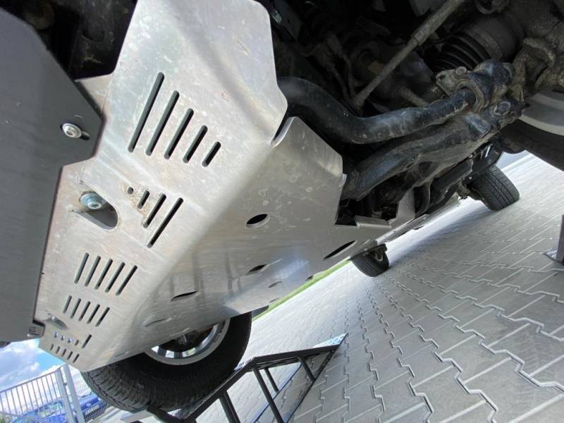 Komplet 2 aluminiowych płyt osłonowych do Toyota LC150 - obrazek 2