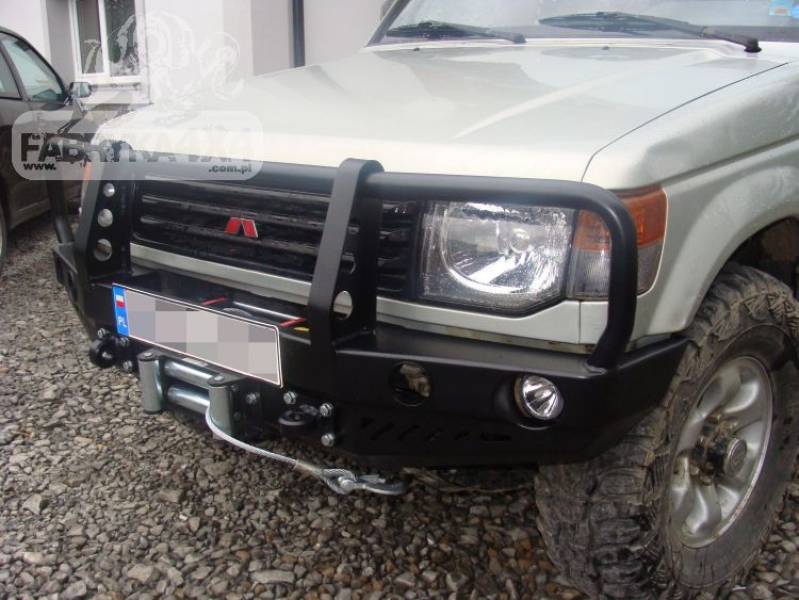 Zderzak przedni z bullbarem do Mitsubishi Pajero 2 1991-99