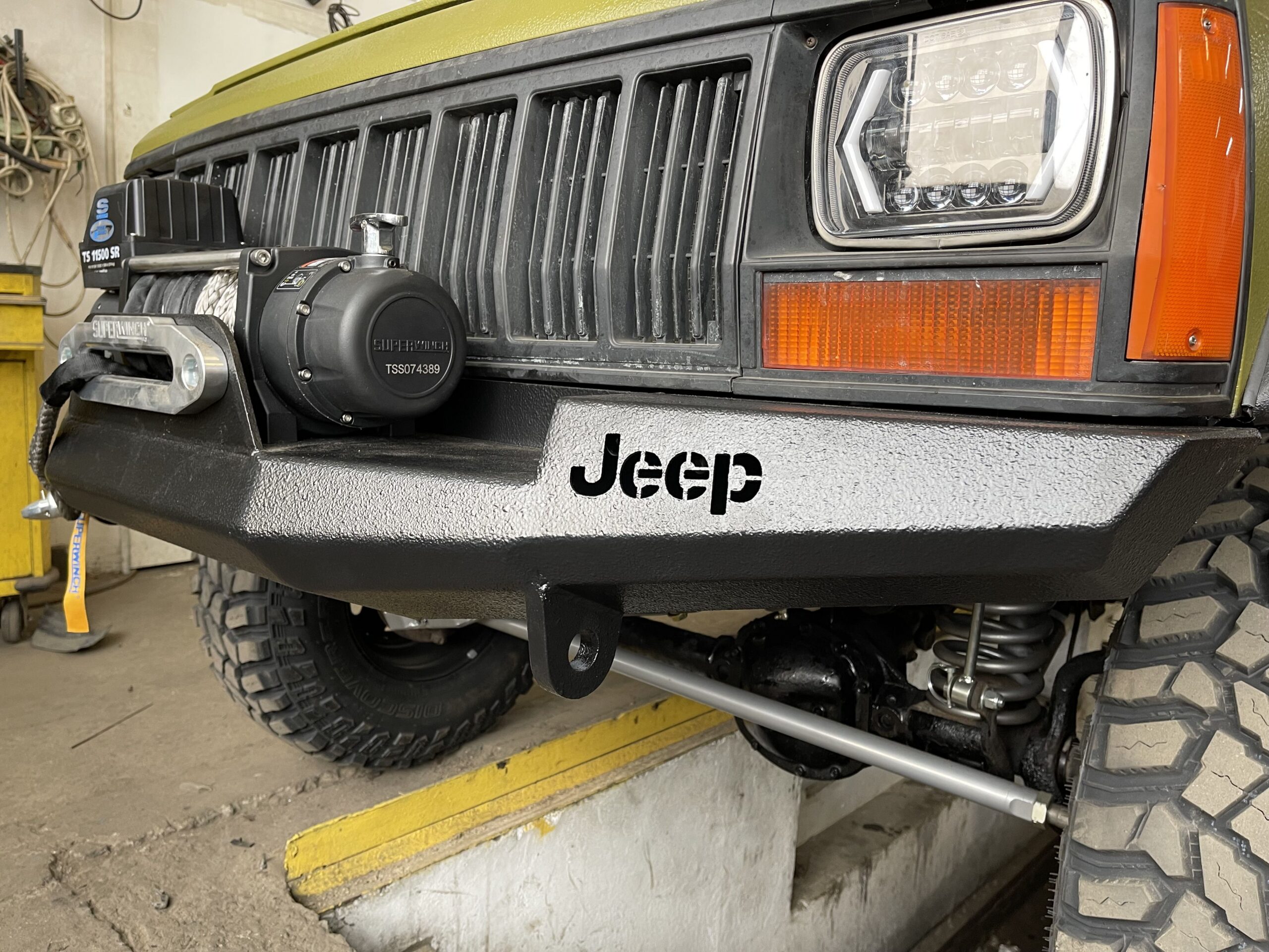 Zderzak przedni Jeep Cherokee XJ