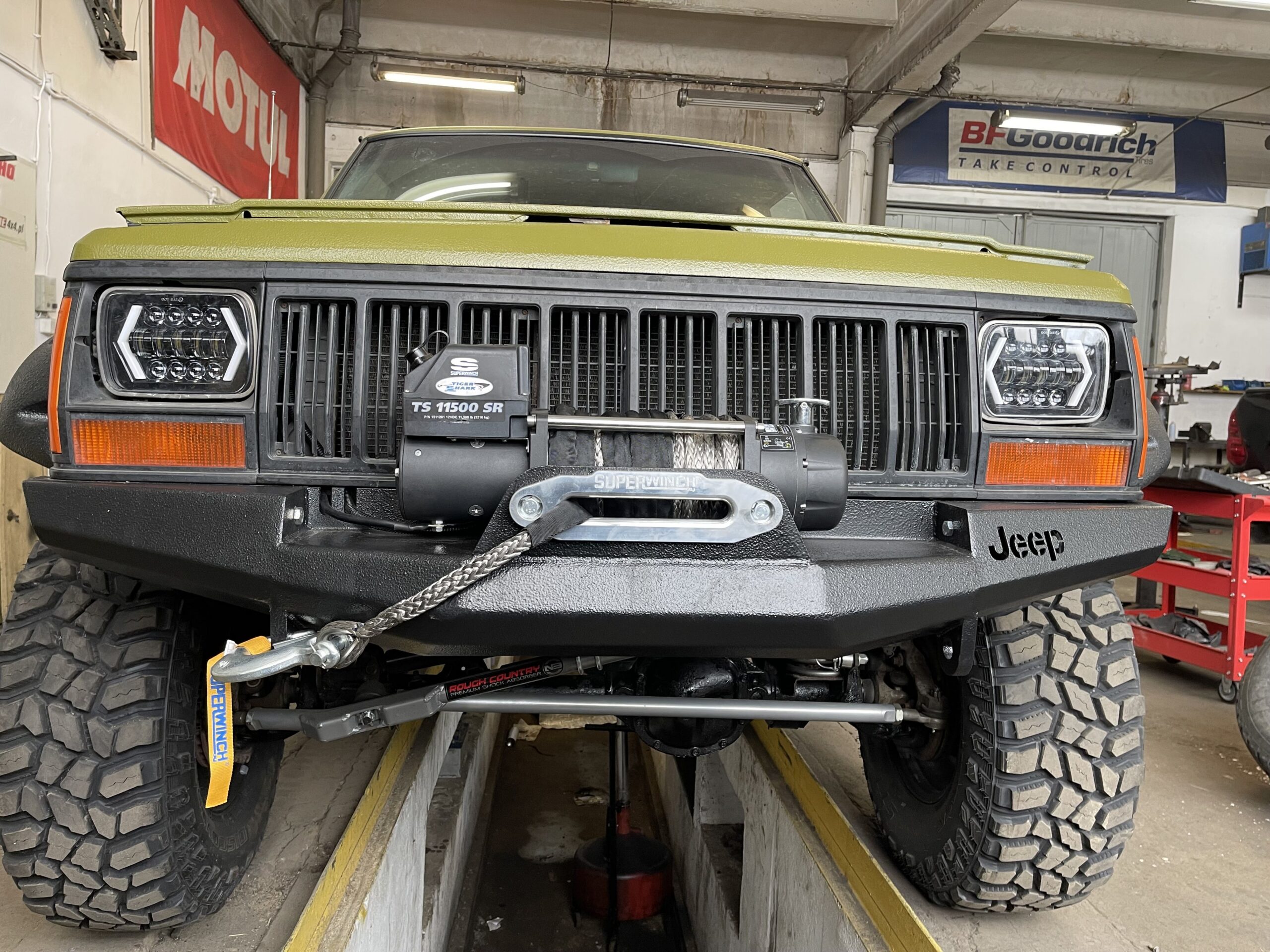 Zderzak przedni Jeep Cherokee XJ - obrazek 2
