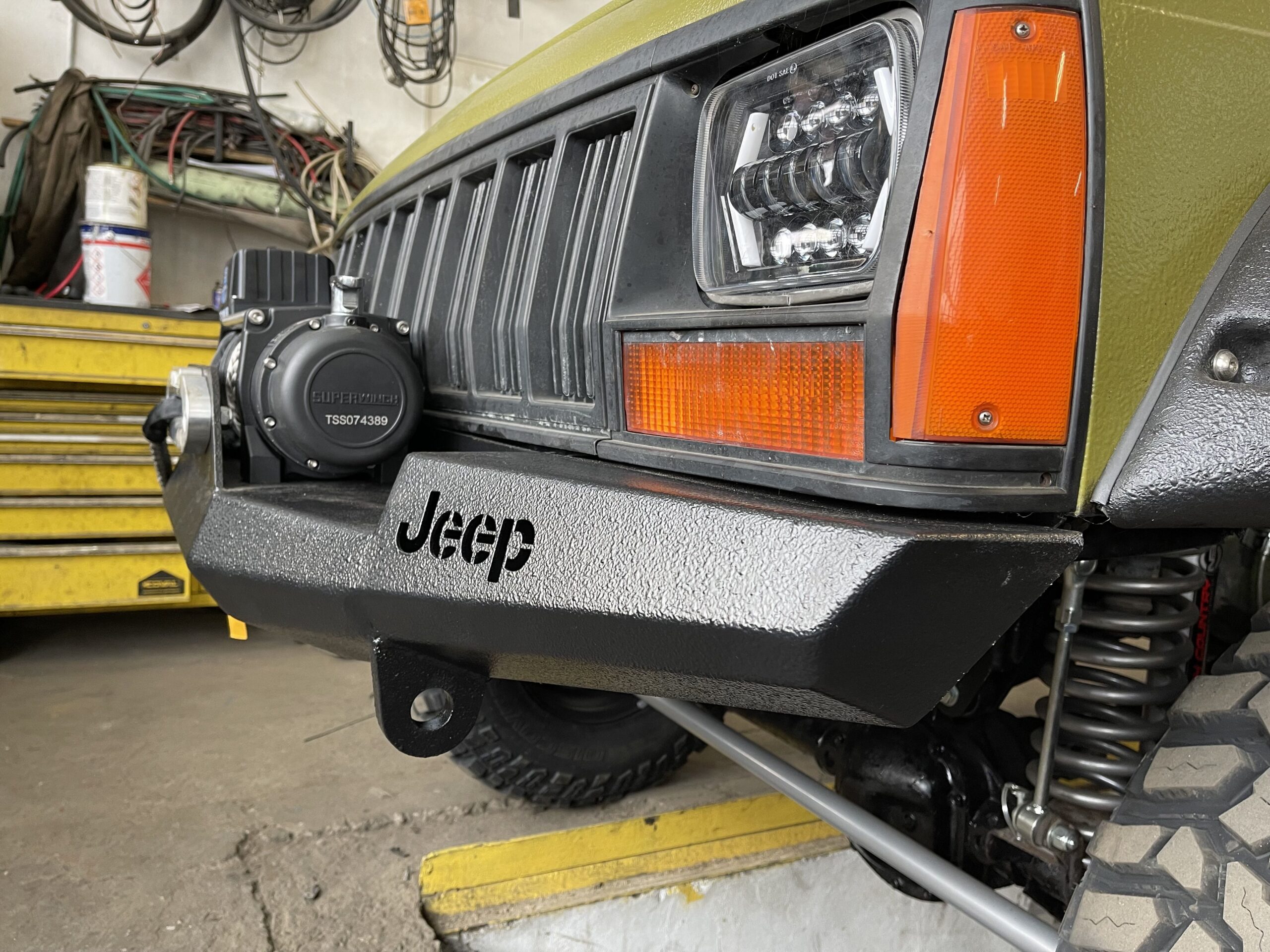 Zderzak przedni Jeep Cherokee XJ - obrazek 4
