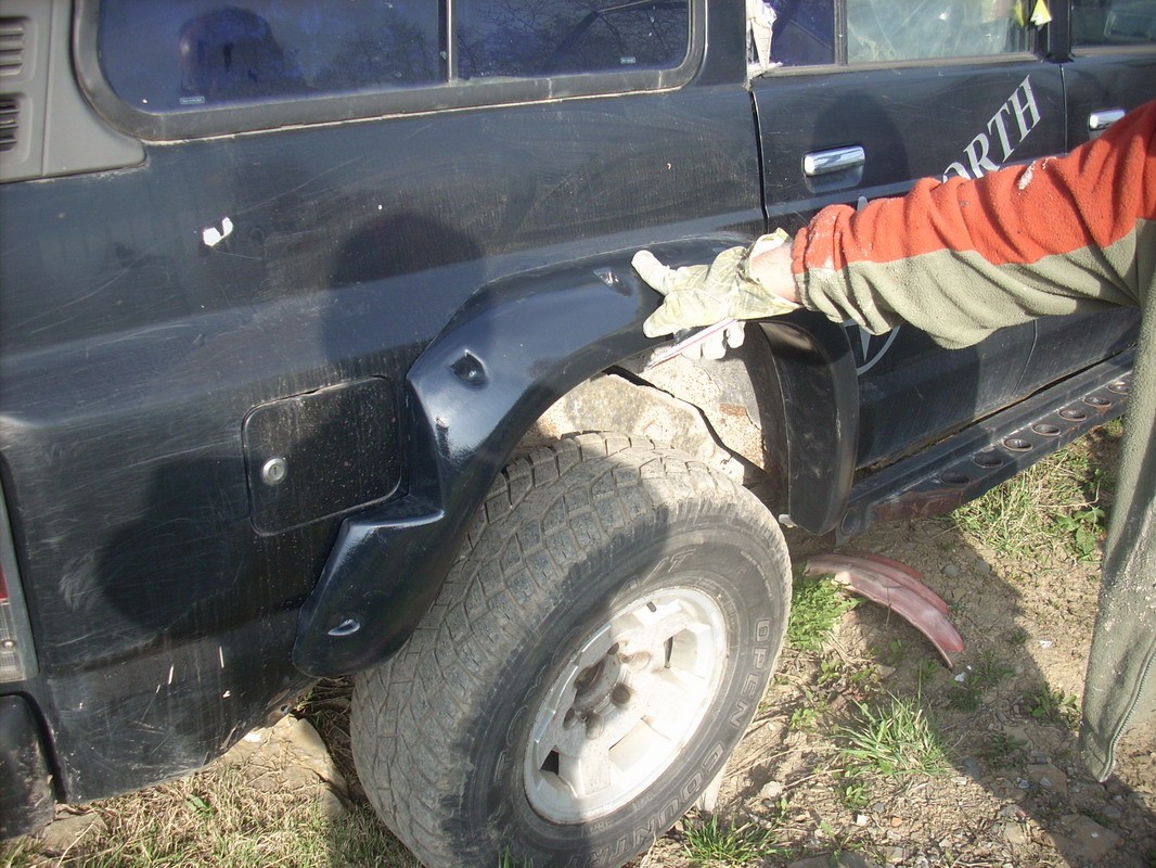 POSZERZENIA BŁOTNIKÓW NISSAN PATROL Y60 3D i 5D 1989- 1996 - obrazek 2