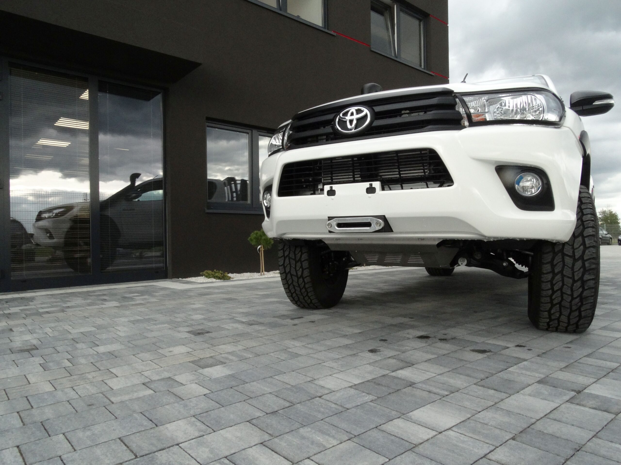 PŁYTA POD WYCIĄGARKĘ Toyota Hilux Revo