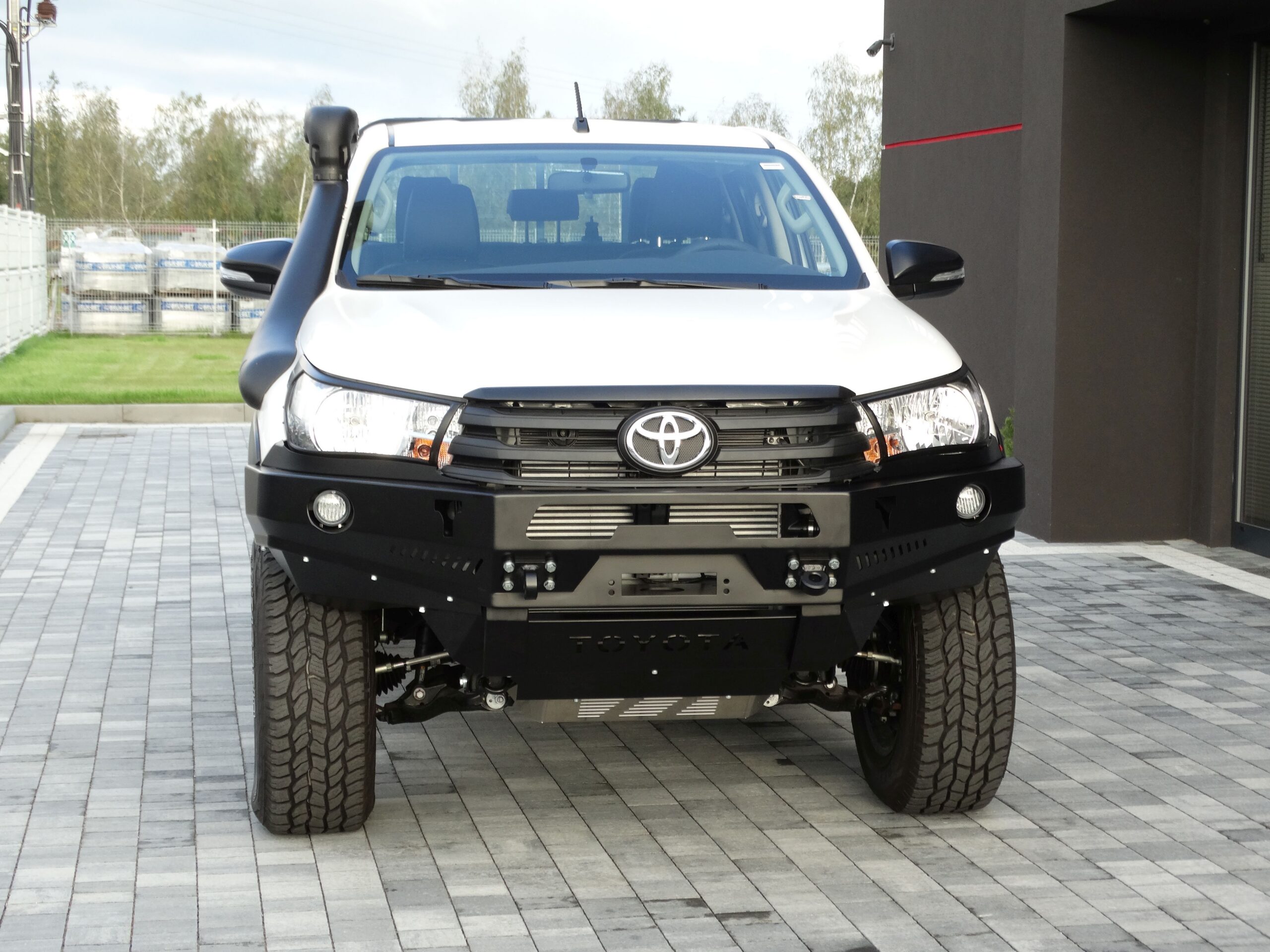 ZDERZAK PRZEDNI BEZ BULLBARA DO TOYOTY HILUX REVO 2016
