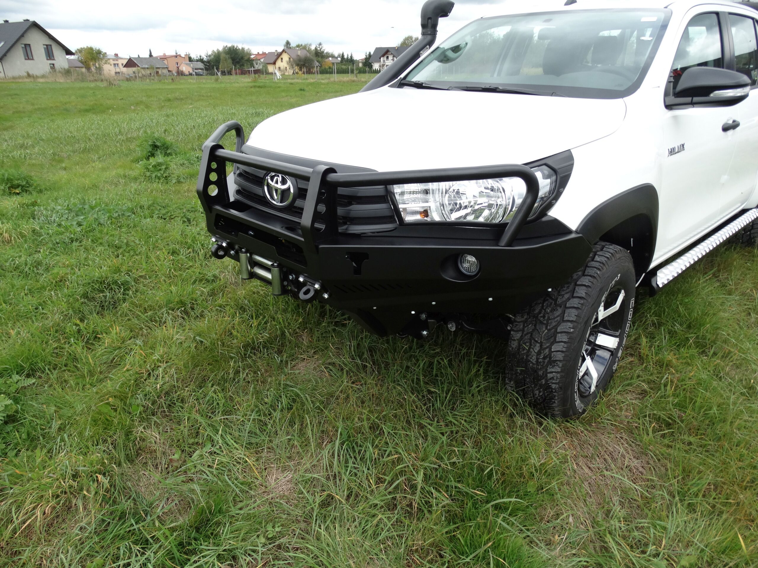 ZDERZAK PRZEDNI Z BULLBAREM DO TOYOTY HILUX REVO