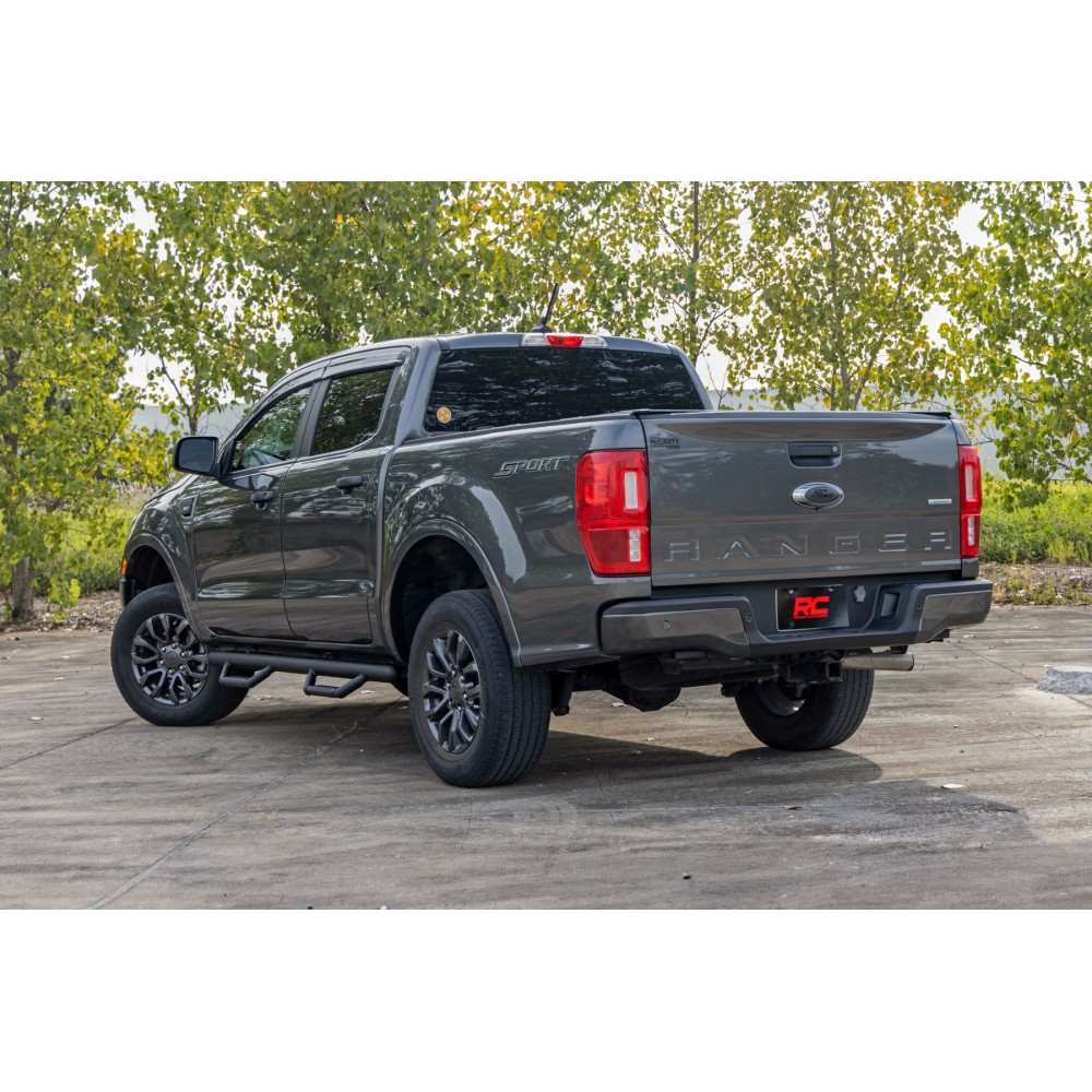 Progi, stopnie boczne czarne Rough Country Nerf Steps Crew Cab - Image 5