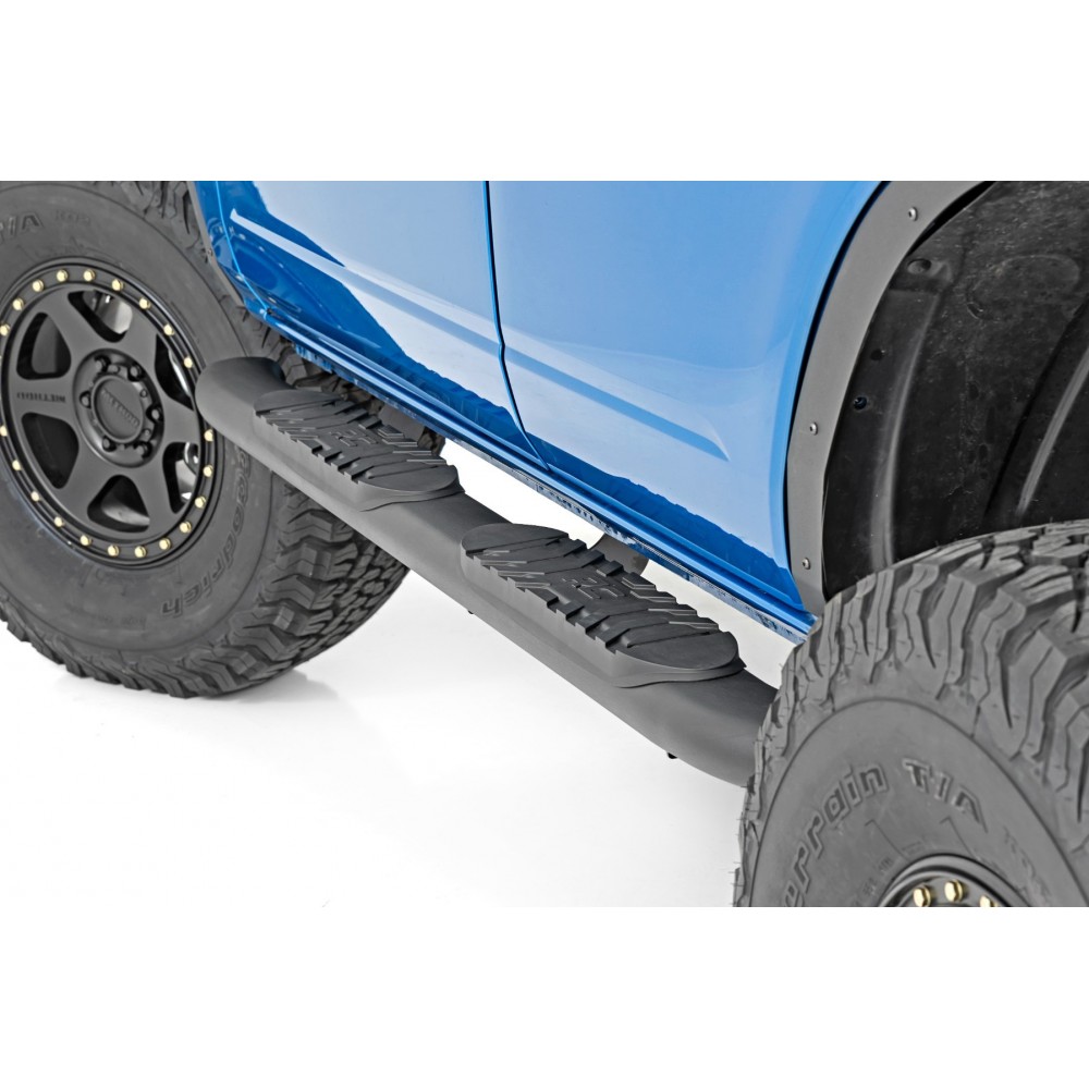 Progi, stopnie boczne czarne Rough Country Oval Nerf Steps