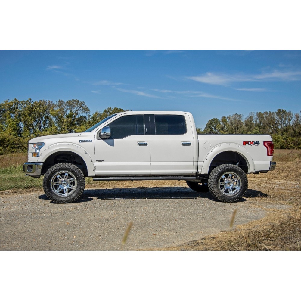 Progi, stopnie boczne czarne Rough Country Oval Nerf Steps Crew Cab - obrazek 3