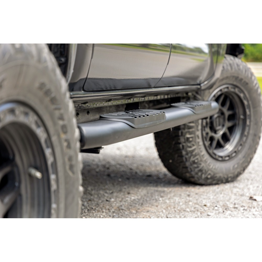 Progi, stopnie boczne czarne Rough Country Oval Nerf Steps Double Cab - Image 6