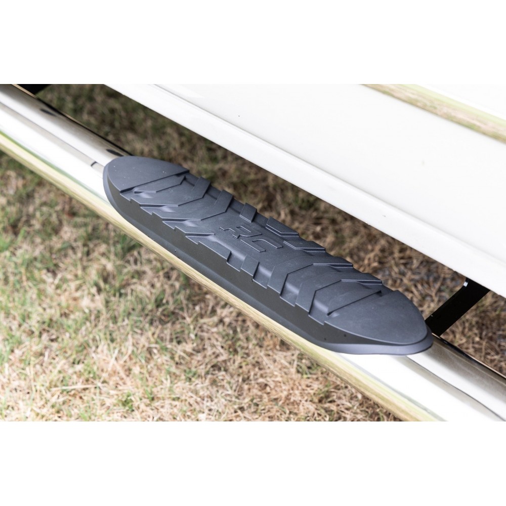 Progi, stopnie boczne srebrne Rough Country Oval Nerf Steps Crew Cab - obrazek 6
