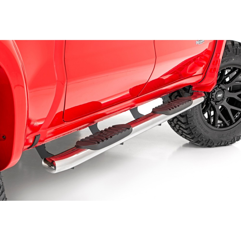 Progi, stopnie boczne srebrne Rough Country Oval Nerf Steps Crew Cab - obrazek 3