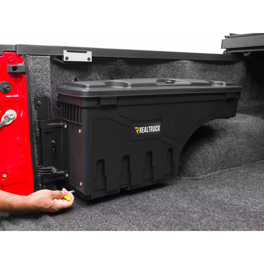 Schowek na pakę po stronie kierowcy RealTruck UnderCover Swing Case - Image 3