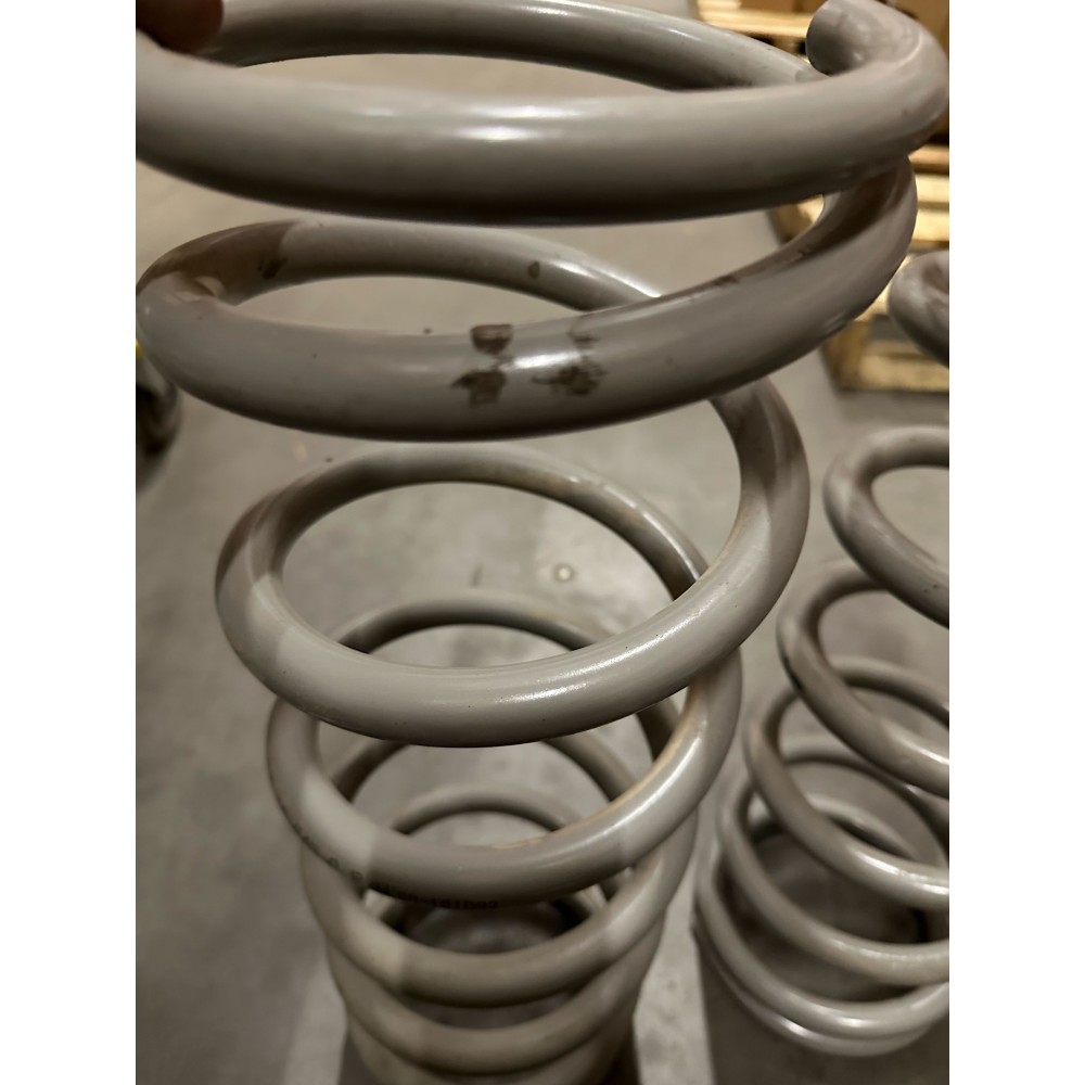 Sprężyny Light/Medium Duty tył Superior Engineering Lift 4" - obrazek 7
