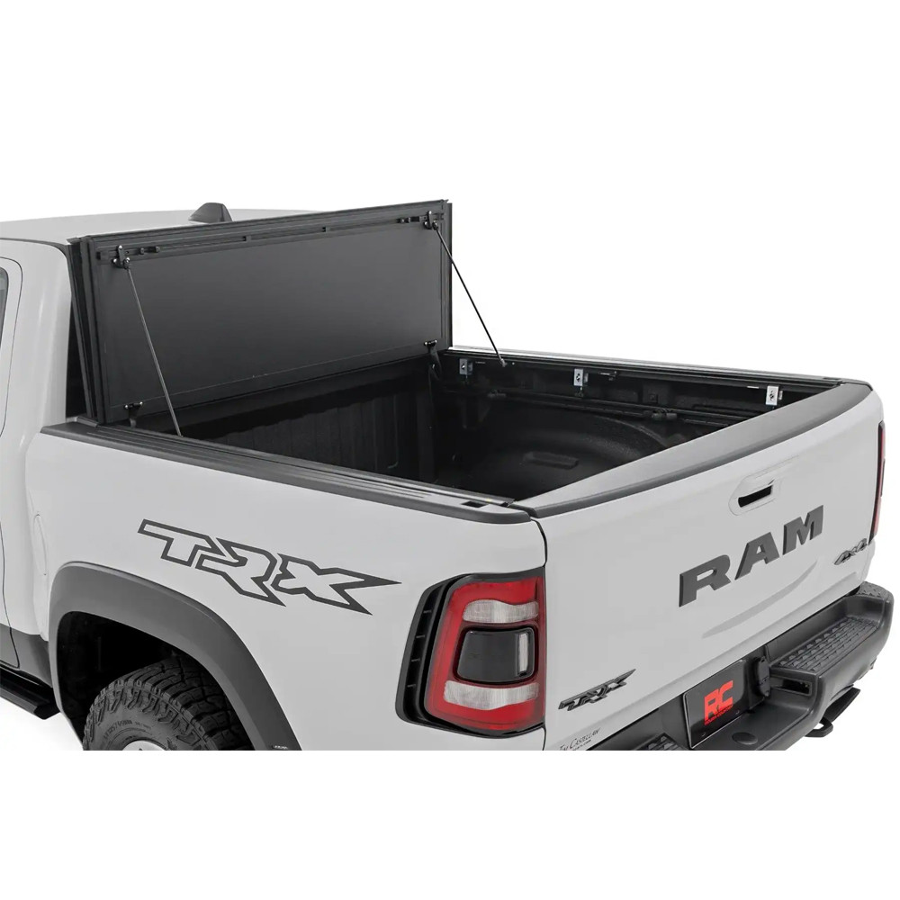Twarda pokrywa paki tri-fold flip up Rough Country 5'7" - Image 3