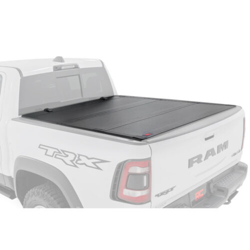 Twarda pokrywa paki tri-fold flip up Rough Country 5’7″