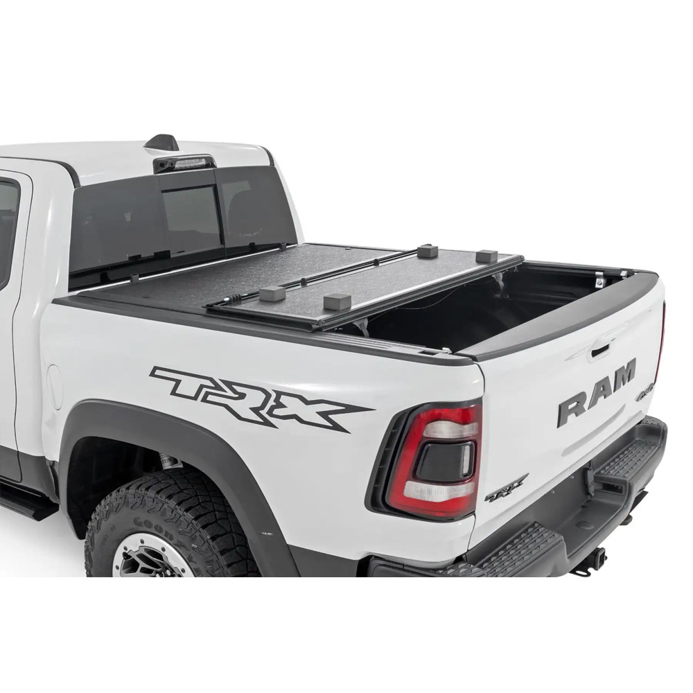 Twarda pokrywa paki tri-fold niski profil Rough Country 5'7" - obrazek 3