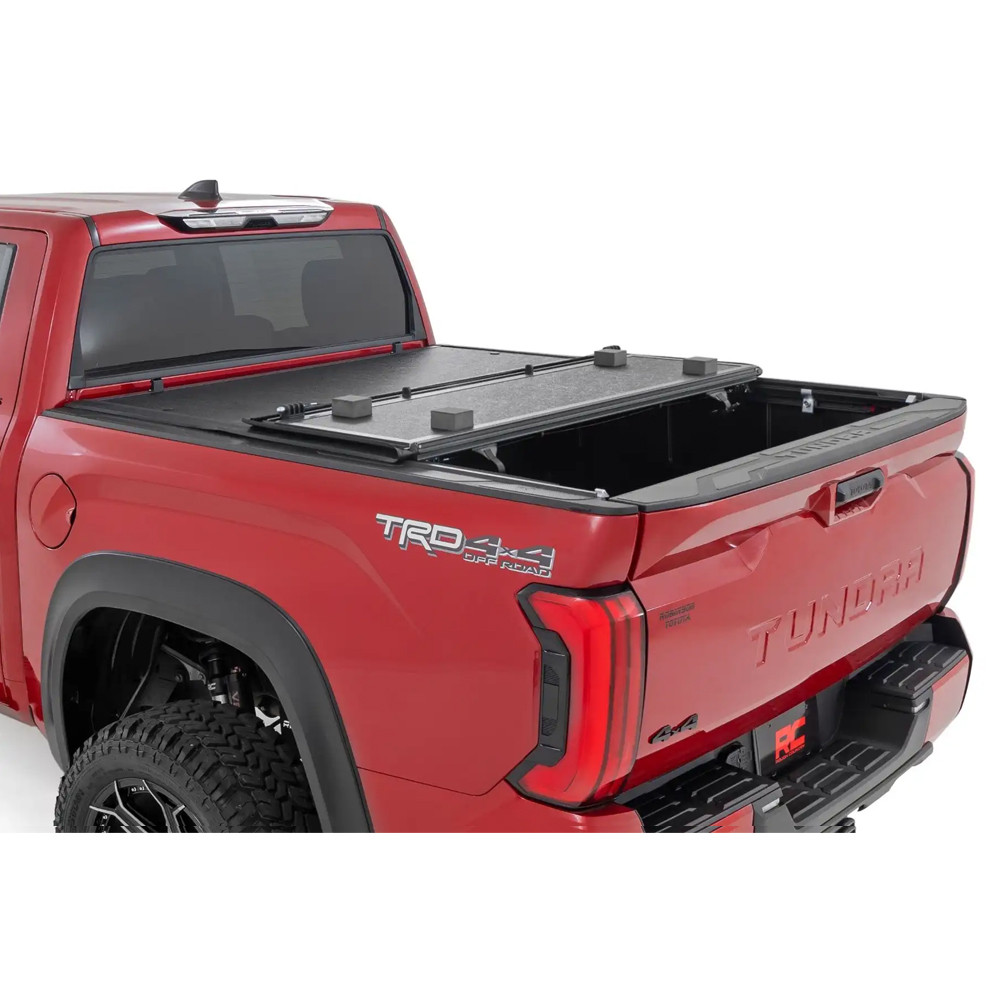 Twarda pokrywa paki tri-fold niski profil Rough Country 5'7" - obrazek 3
