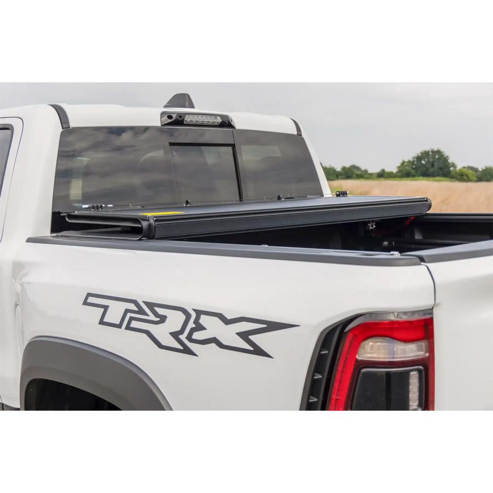 Twarda pokrywa paki tri-fold niski profil Rough Country 5'7" - obrazek 10