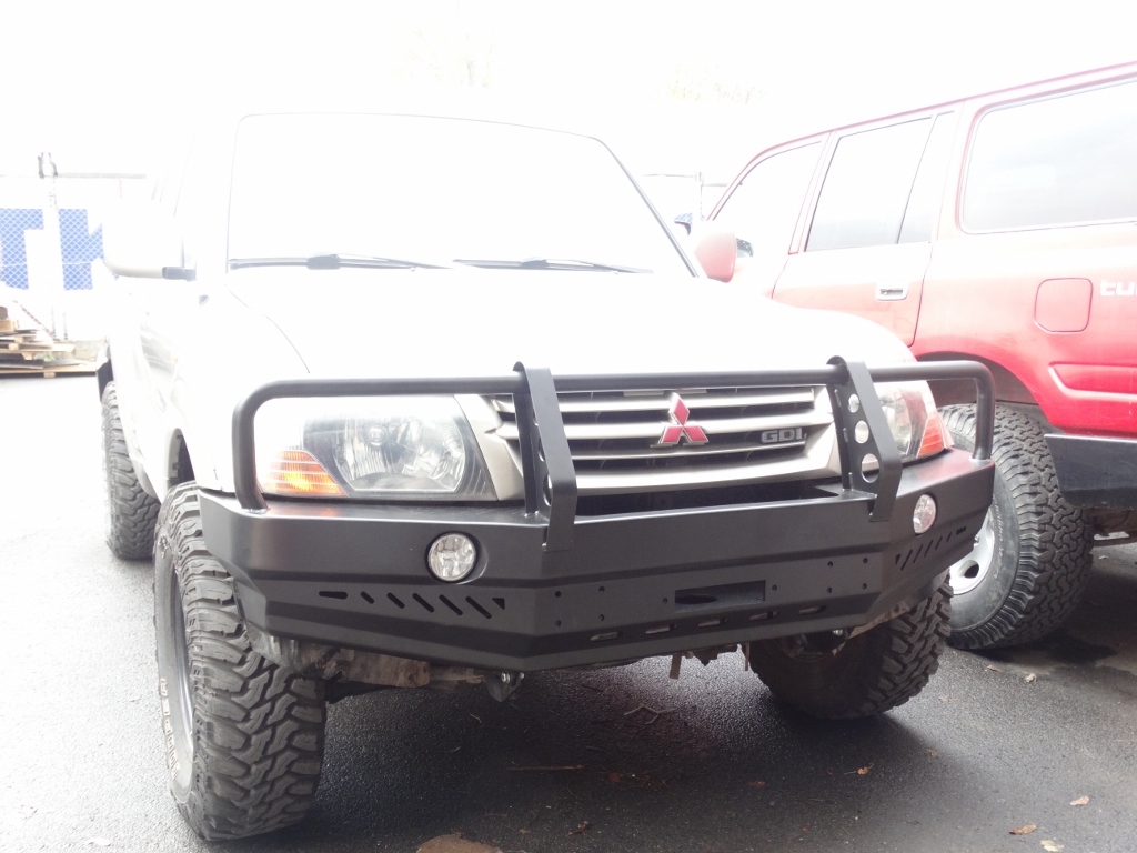 Zderzak przedni do Mitsubishi Pajero 3