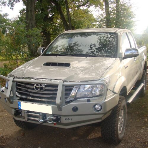 Zderzak stalowy przedni przeznaczony do Toyota Hilux po 2011