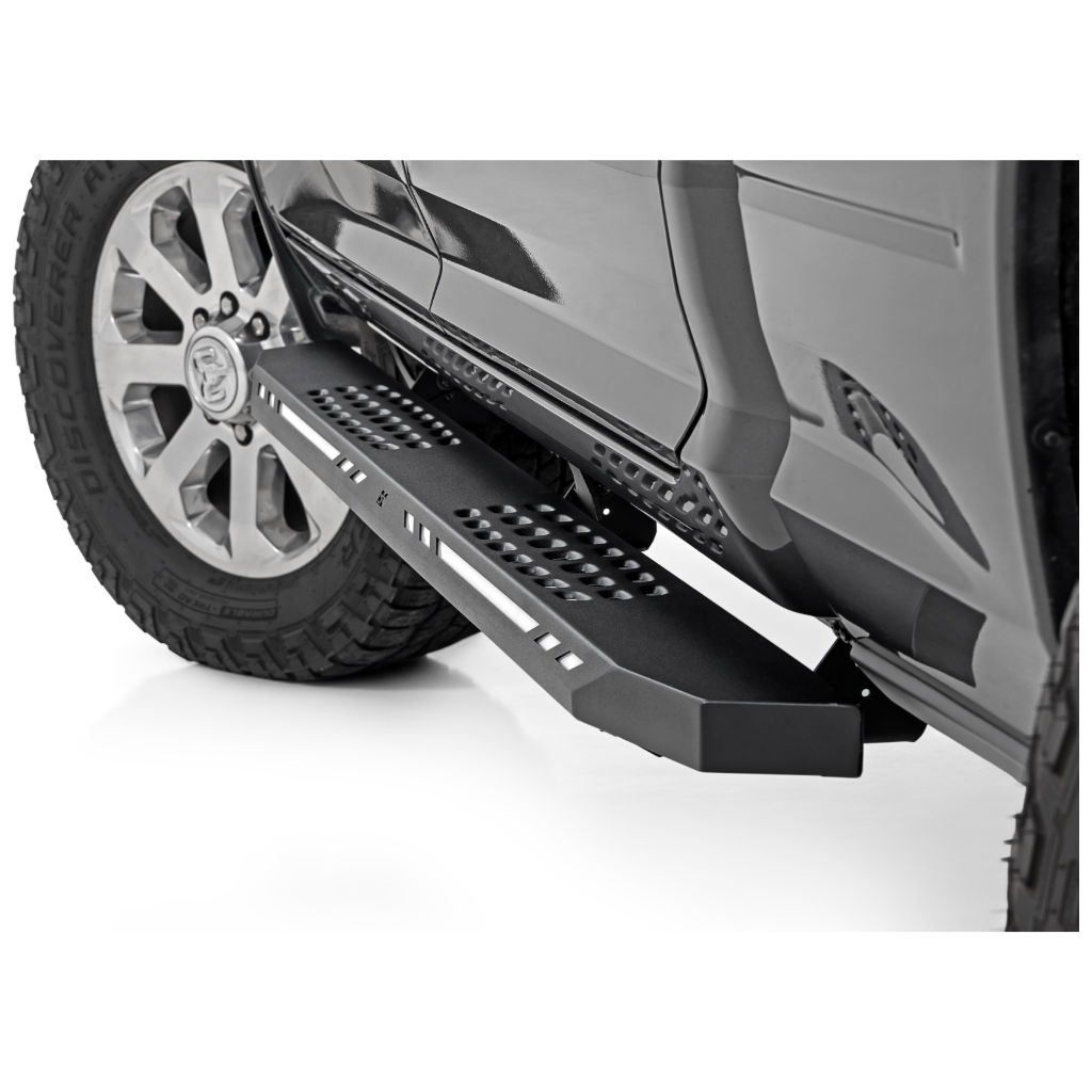 Progi, stopnie boczne Rough Country AC2 Crew Cab