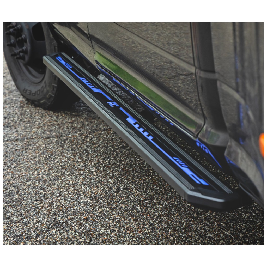 Progi, stopnie boczne Rough Country Multi-Color LED Crew cab
