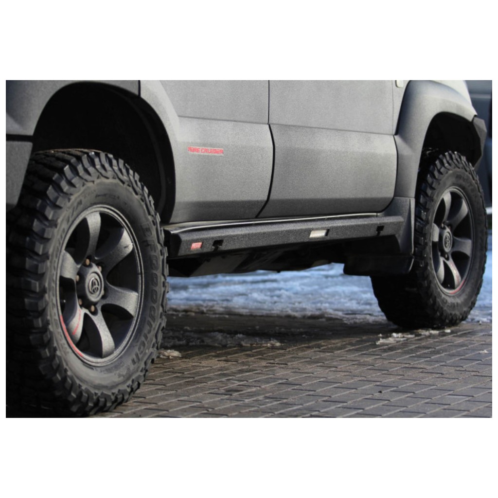 Progi boczne montowane do ramy z punktami podparcia Hi-Lift MorE 4x4 LWB - Image 2