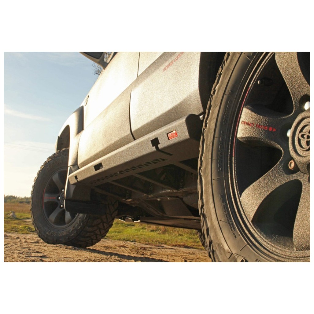 Progi boczne montowane do ramy z punktami podparcia Hi-Lift MorE 4x4 LWB - Image 3