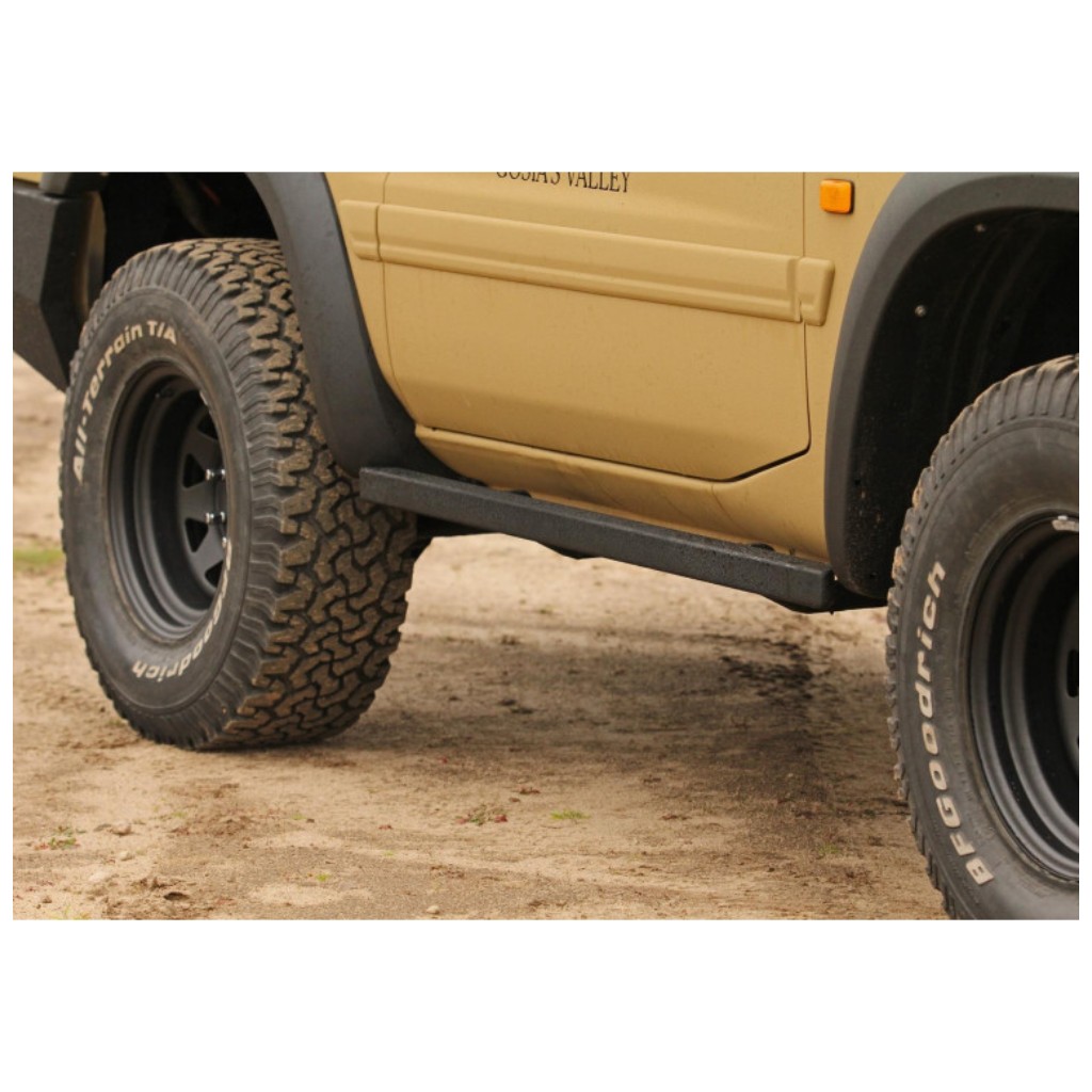 Progi boczne stalowe montowane do ramy MorE 4x4 SWB 97-04 - Image 4